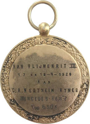 Кубок и наградной жетон соревнований в Голландии